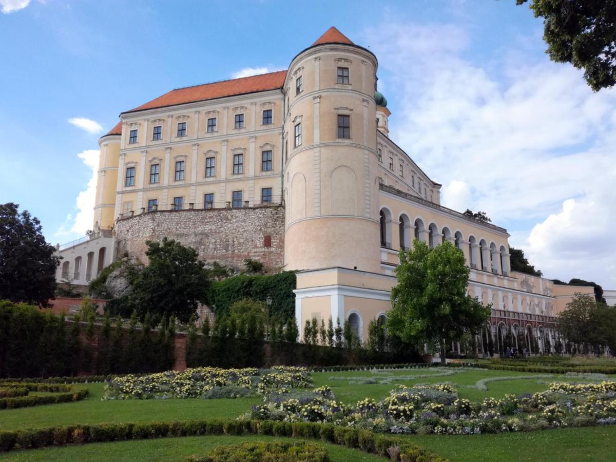 Apartman Sysel Lägenhet Mikulov Exteriör bild